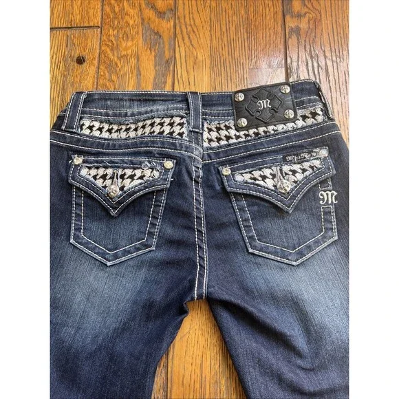 EUC Miss Me Mid-Rise Skinny Embellished Flap Pockets SZ 27x31 Jeans Dark Wash - Picture 1 of 8